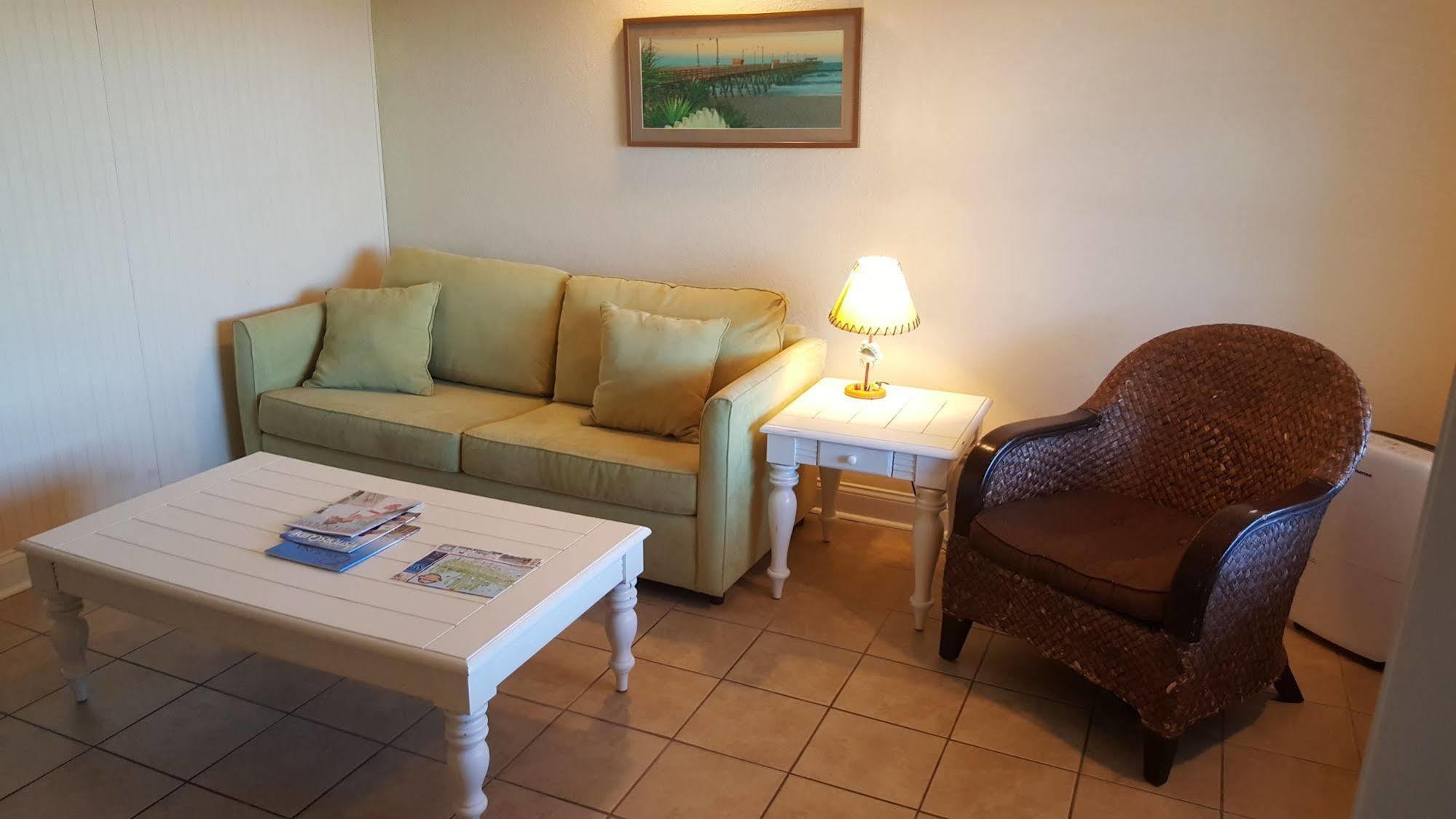Islander & Hotel Emerald Isle